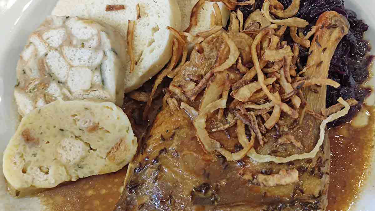 Comida-tipica-Praga-el-pato-confitado