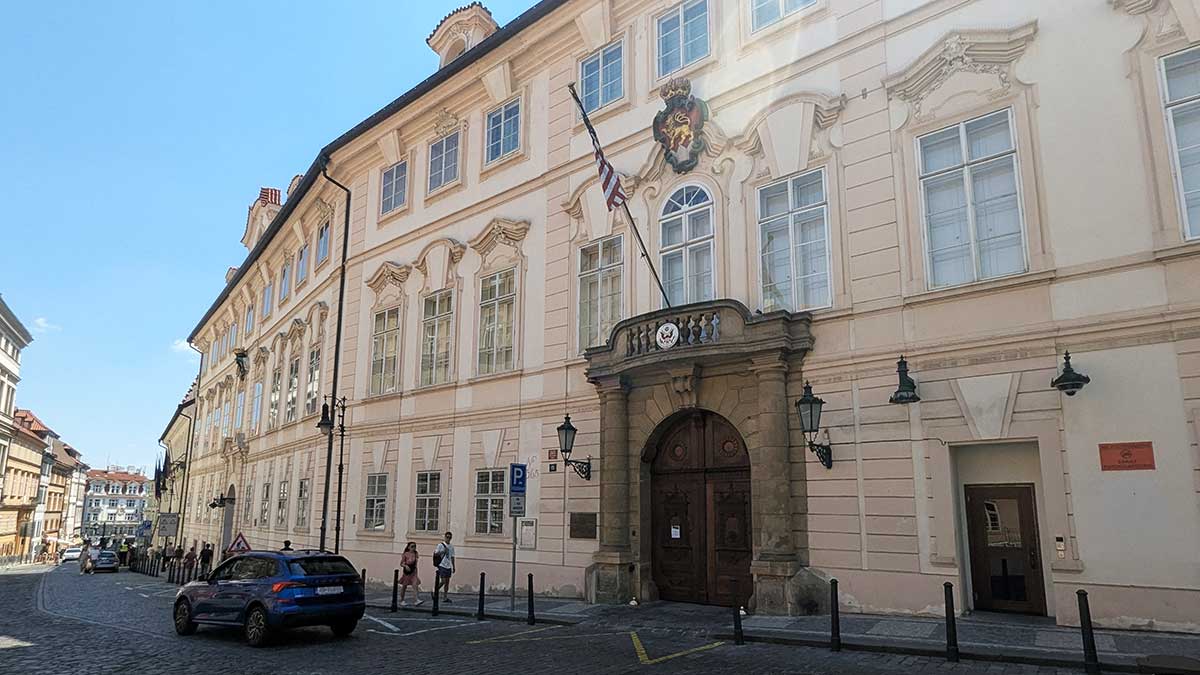 Embajada EEUU Praga Embajada EEUU Praga en el libro: El último secreto y Robert Langdon