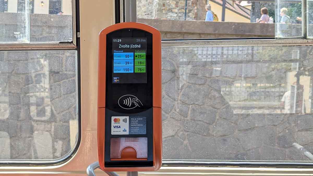 Maquina-pago-billete-tranvia-con-tarjeta