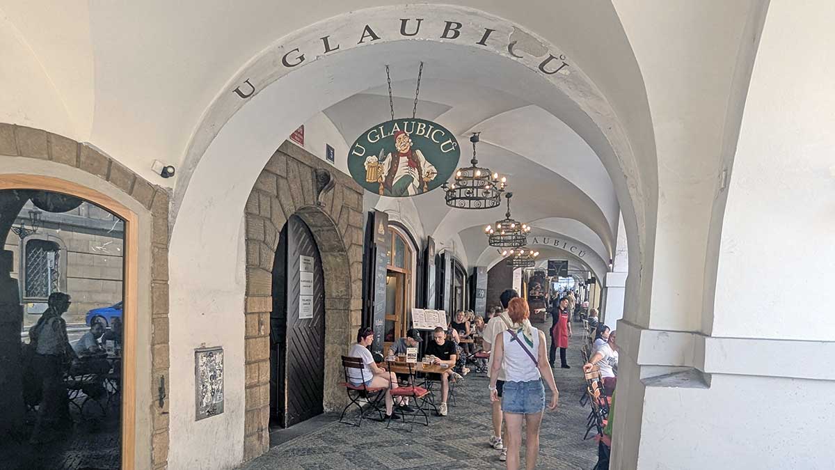 Restaurante-U-Glabicu-cerca-puente-de-Carlos-Praga
