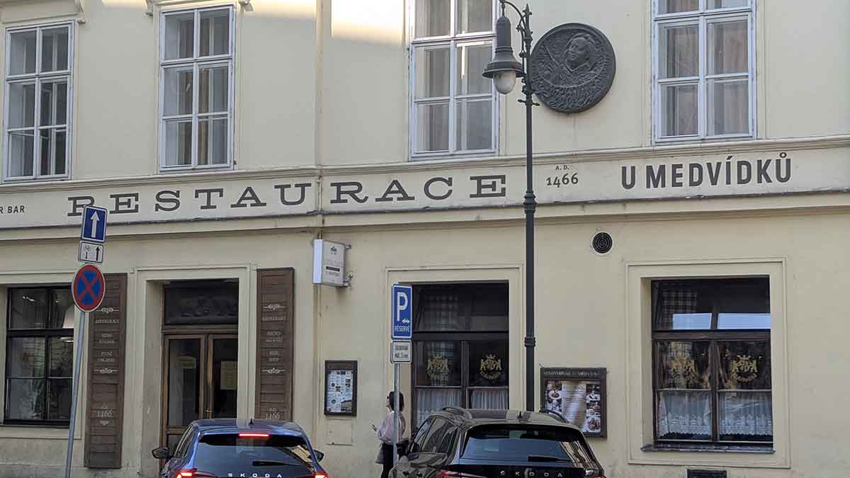 U-Medviku-restaurante-tradicional-Praga