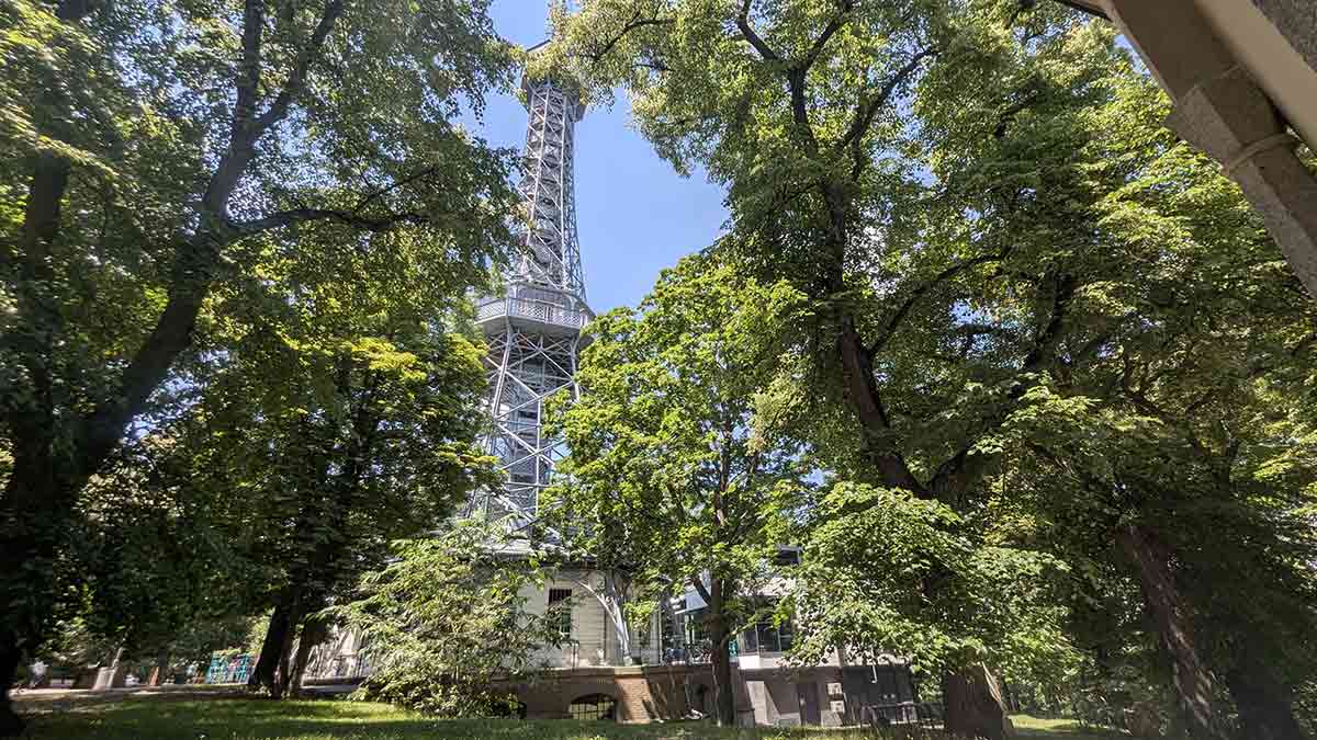 Torre-Eiffel-en-Petrin