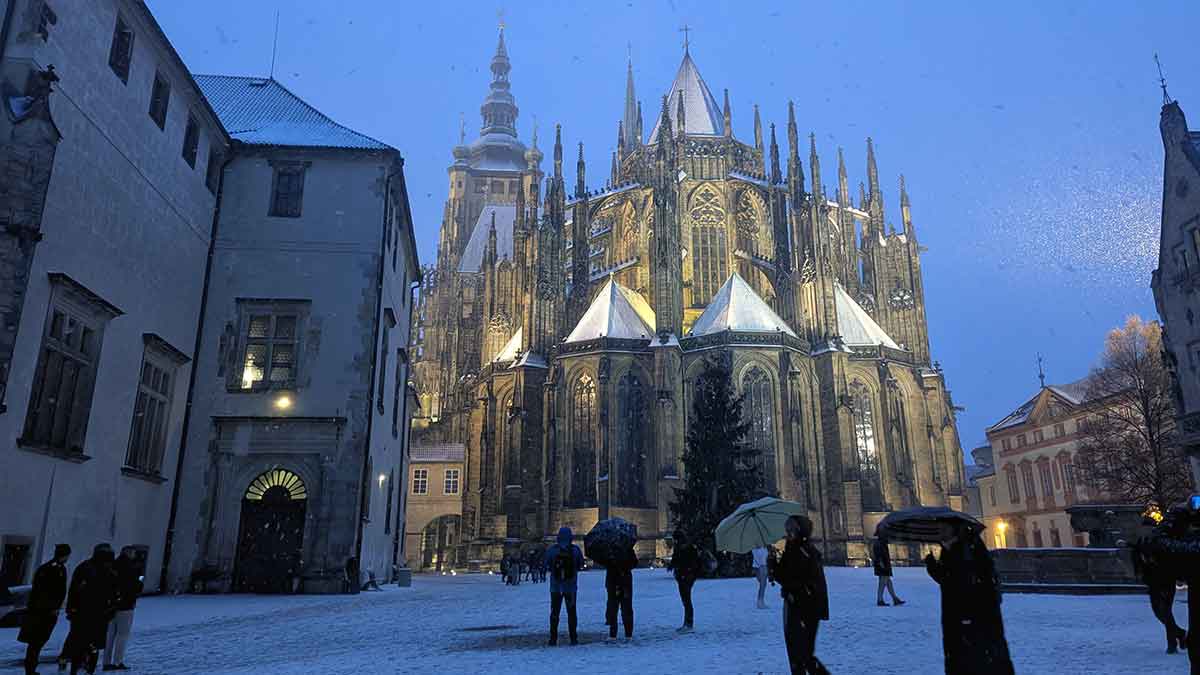 Nevando-en-el-Castillo-de-Praga